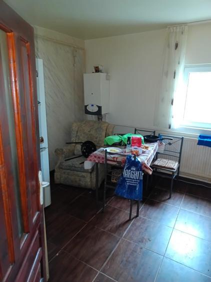 Apartament cu 2 camere semidecomandat în Broșteni