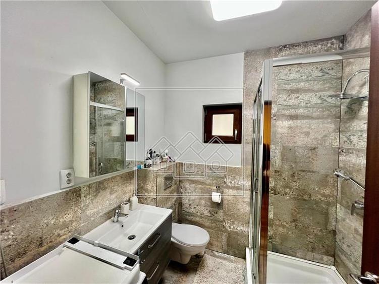 Duplex cu 3 camere cu Canalizare în Lazaret