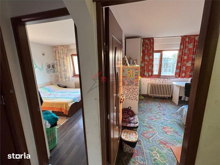 Apartament cu 3 camere decomandat, mobilat în Nicolina