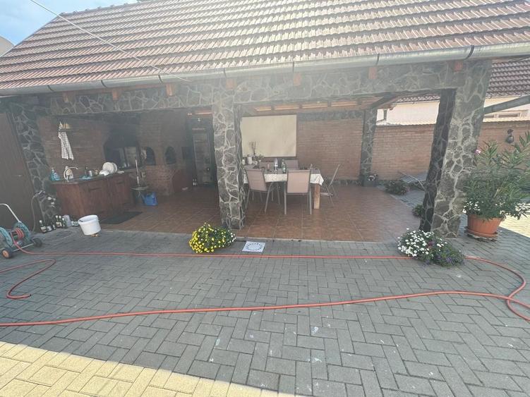Casă individuală cu 4 camere cu Canalizare în Turnișor