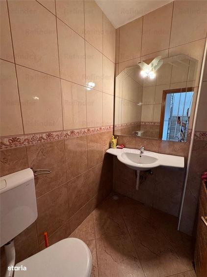 Casă cu 6 camere cu Teren 164 Mp în Vatra Luminoasă