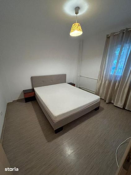 Apartament cu 3 camere semidecomandat în Șerban Vodă