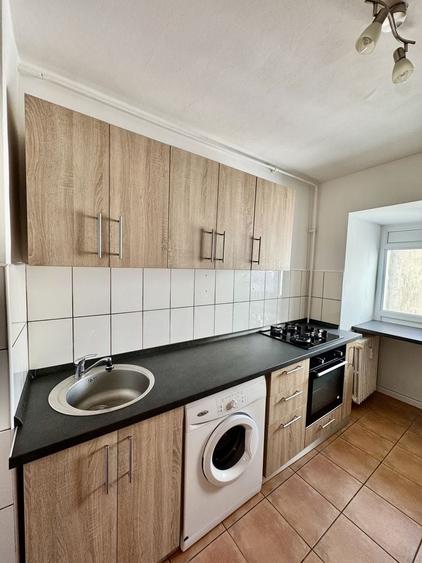 Apartament cu 2 camere semidecomandat în Văcăresti