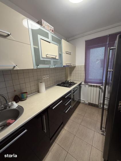 Apartament cu 3 camere decomandat în Berceni