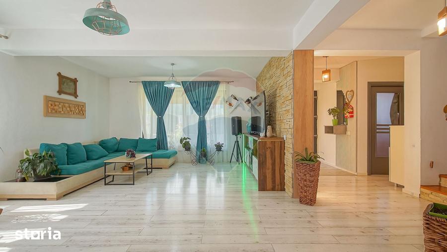 Casă cu 4 camere cu Teren 605 Mp în Florilor