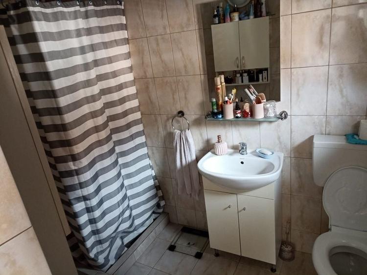 Casă cu 4 camere în Cut