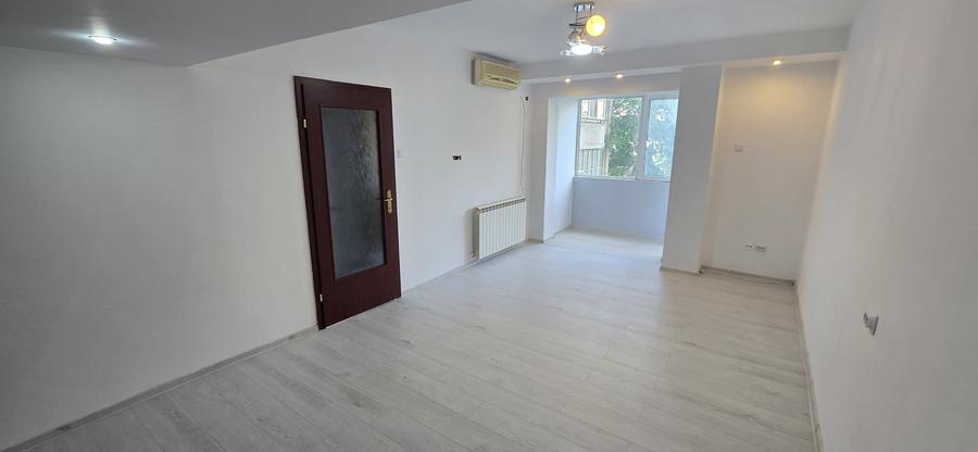 Apartament cu 2 camere semidecomandat în P-ța Universității
