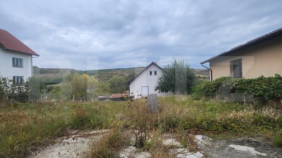 Casă individuală cu 2 camere cu Teren 1500 Mp în Livezeni