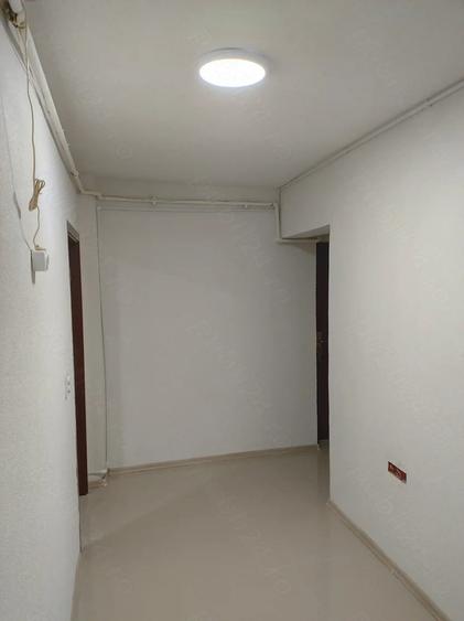 Apartament cu 2 camere semidecomandat în Titu