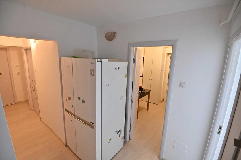 Apartament cu 3 camere decomandat în Valea Rosie