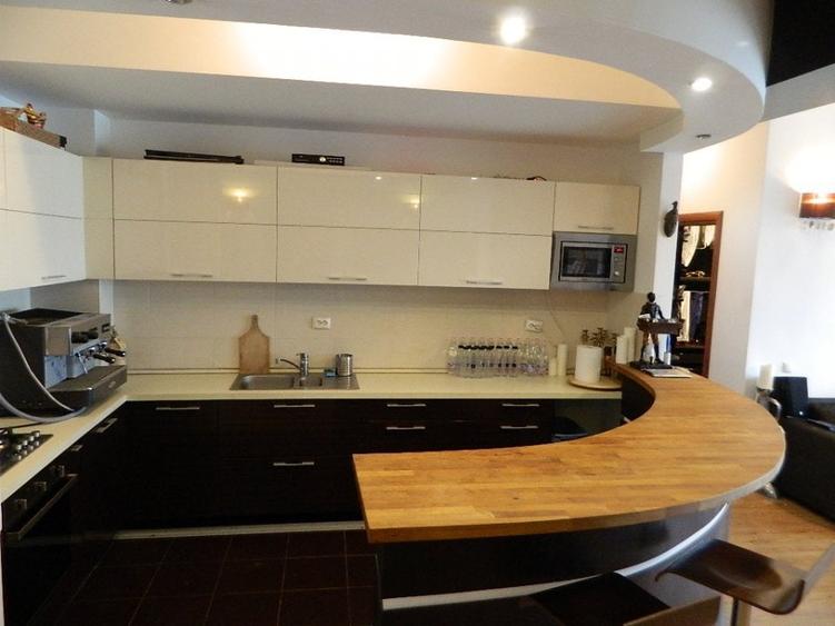 Apartament cu 4 camere decomandat, mobilat în Pache Protopopescu