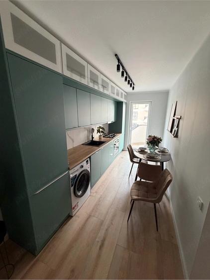 Apartament cu 3 camere decomandat în Florești