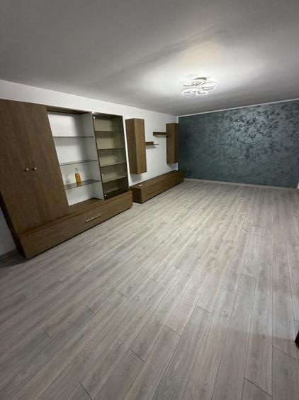 Spațiu comercial, de 270 mp, în Golești