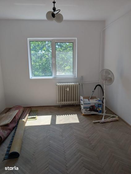 Apartament cu 3 camere semidecomandat în Nord