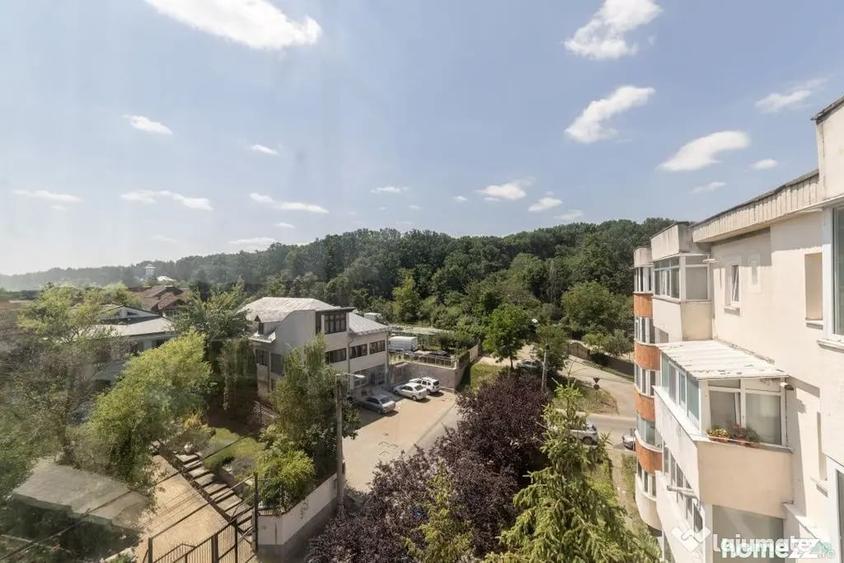 Apartament cu 3 camere decomandat în Găvana