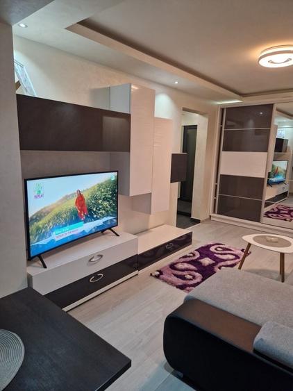 Apartament cu 2 camere semidecomandat în Radu Negru