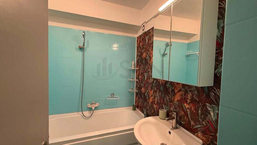 Apartament cu 4 camere decomandat în Polonă