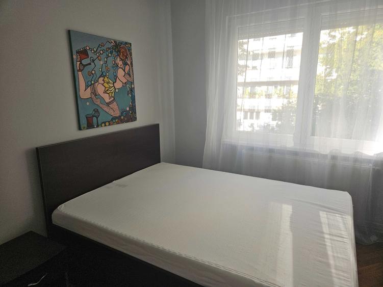 Apartament cu 3 camere decomandat în Cornișa