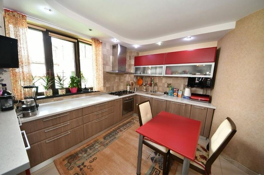 Casă cu 4 camere în Central