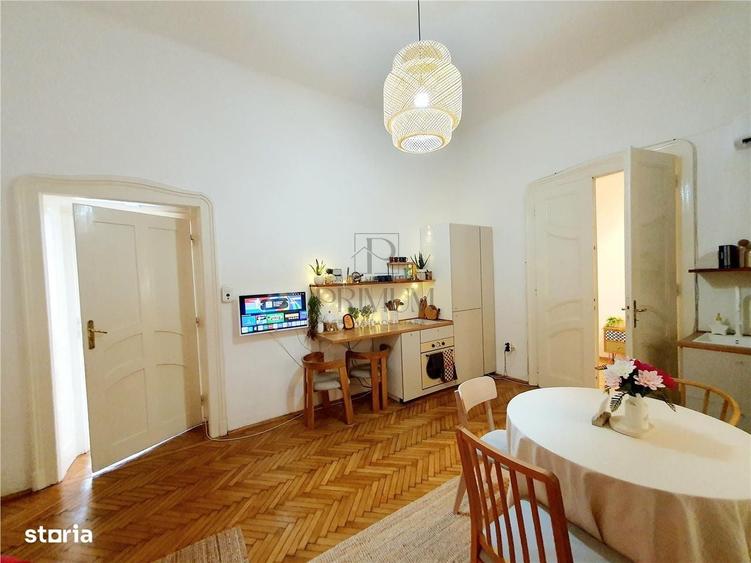 Apartament cu 3 camere în P-ța Victoriei