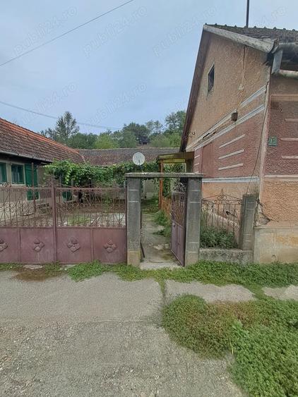 Casă cu 4 camere în Nadăș