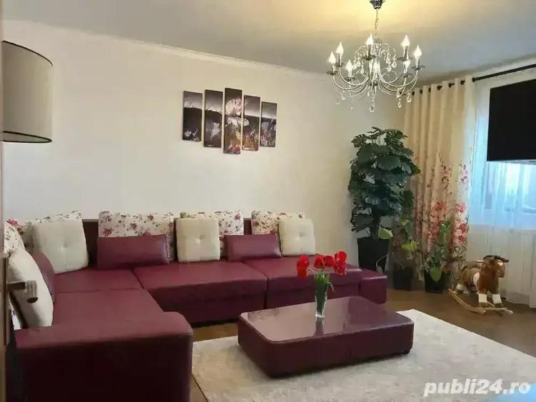 Apartament cu 3 camere decomandat în 1 Decembrie