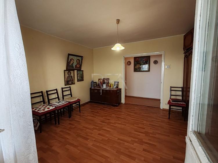 Apartament cu 3 camere decomandat în Drumul Taberei