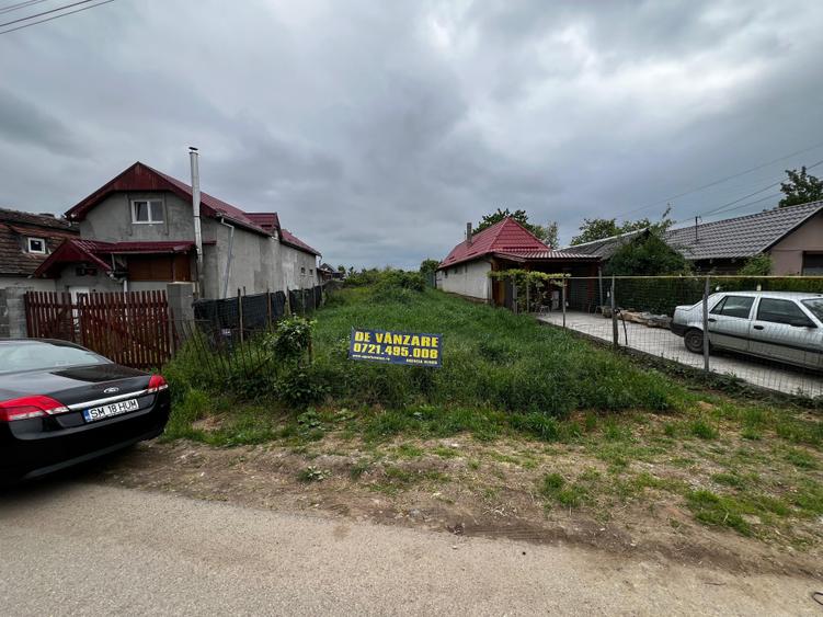 Teren Construcții intravilan de 2424 mp, în Vest