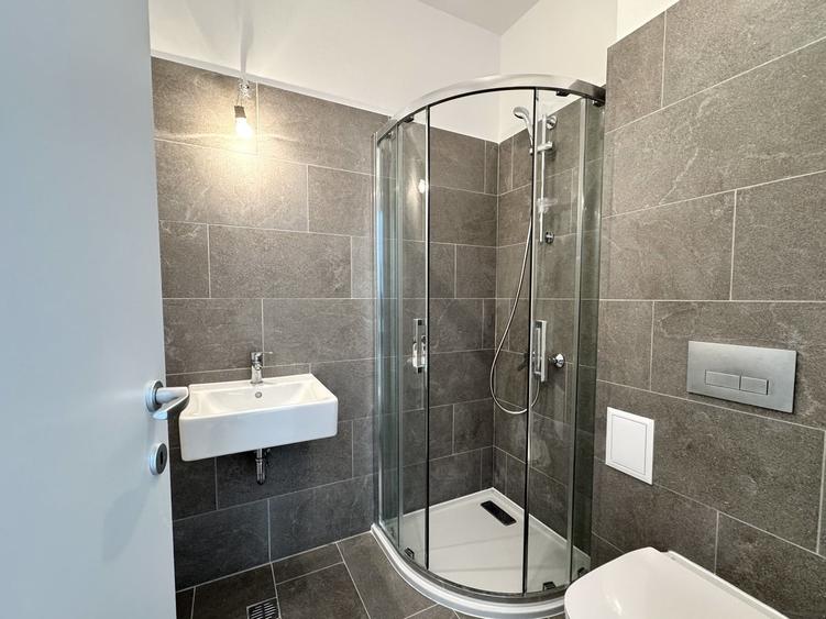 Apartament cu 3 camere semidecomandat în Străulești