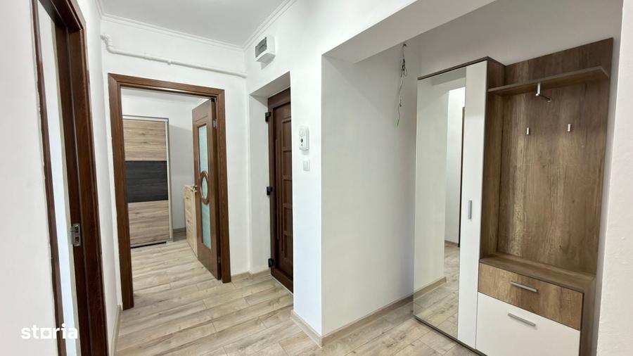 Apartament cu 3 camere semidecomandat în Central
