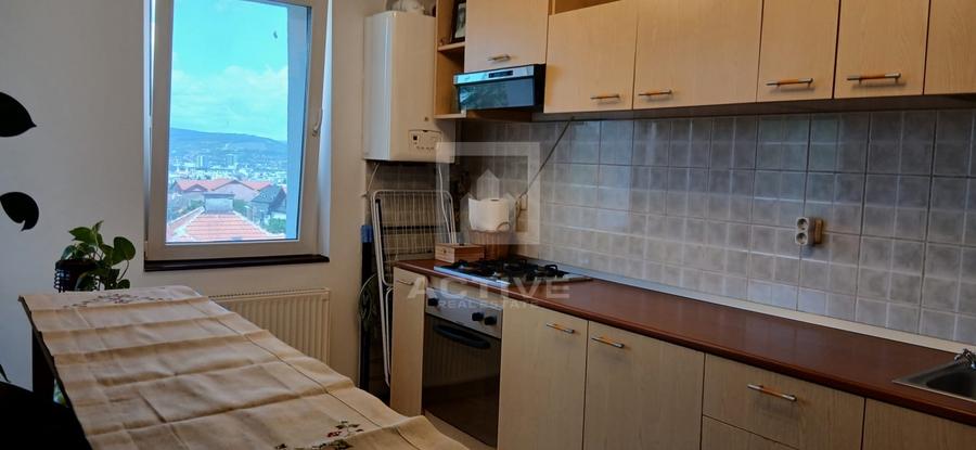 Apartament cu 3 camere semidecomandat, mobilat în Andrei Mureșanu