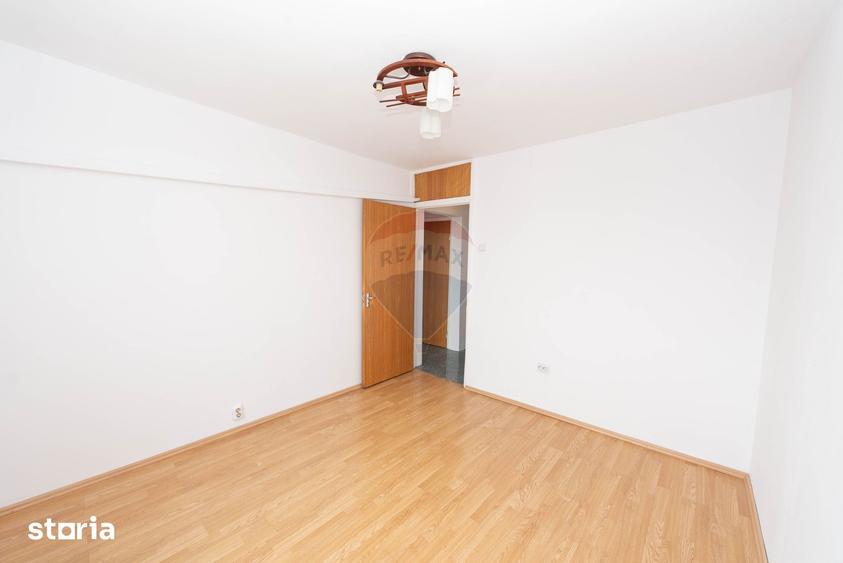 Apartament cu 3 camere decomandat în Crângași