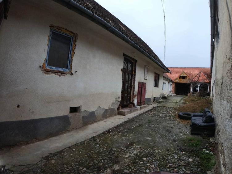 Casă cu 4 camere în Lotrioara