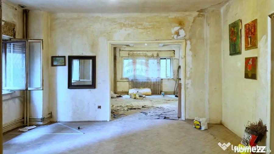 Apartament cu 3 camere semidecomandat în Calea Victoriei