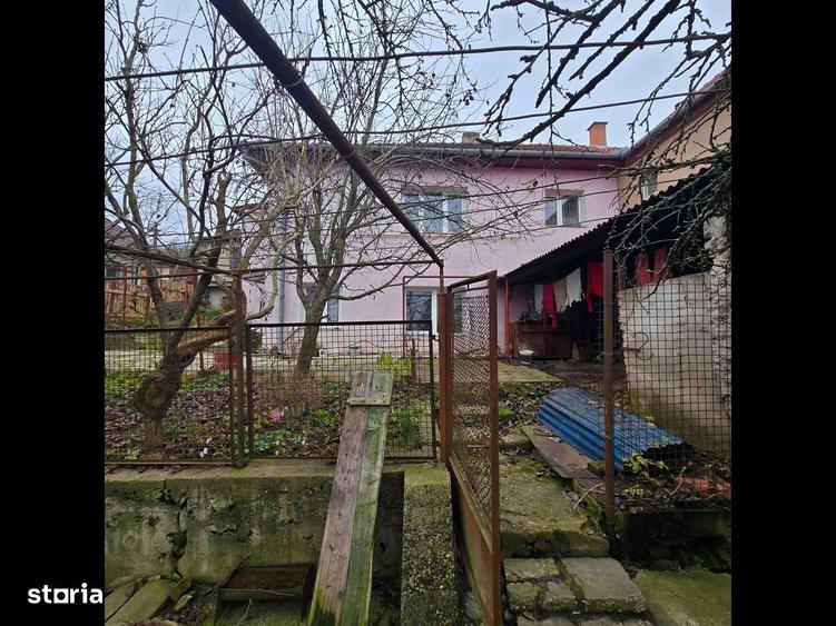 Casă cu 4 camere în Central