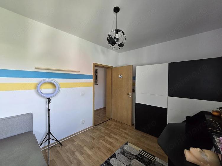 Apartament cu 3 camere decomandat în Dumbrăvița