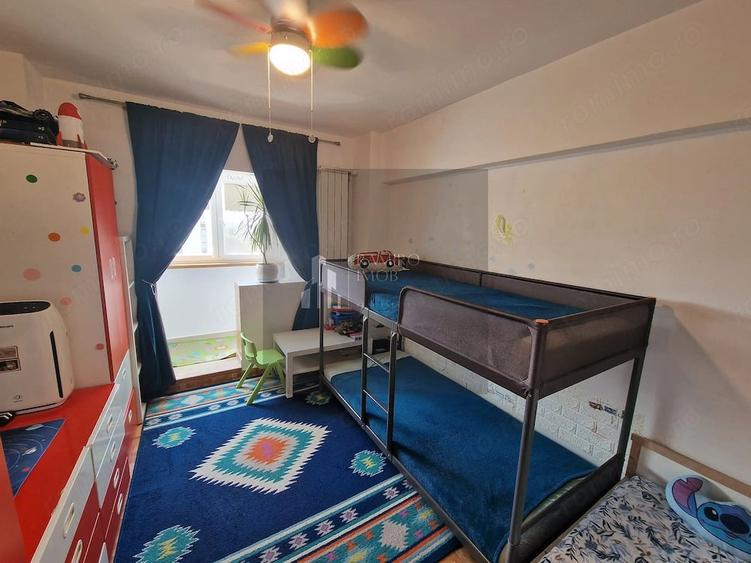 Apartament cu 4 camere semidecomandat în Central