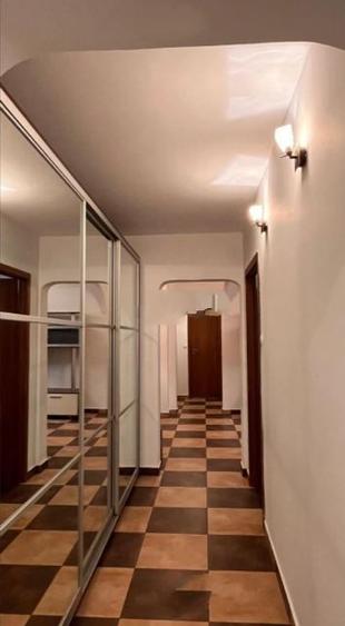 Apartament cu 3 camere decomandat, mobilat în Tineretului