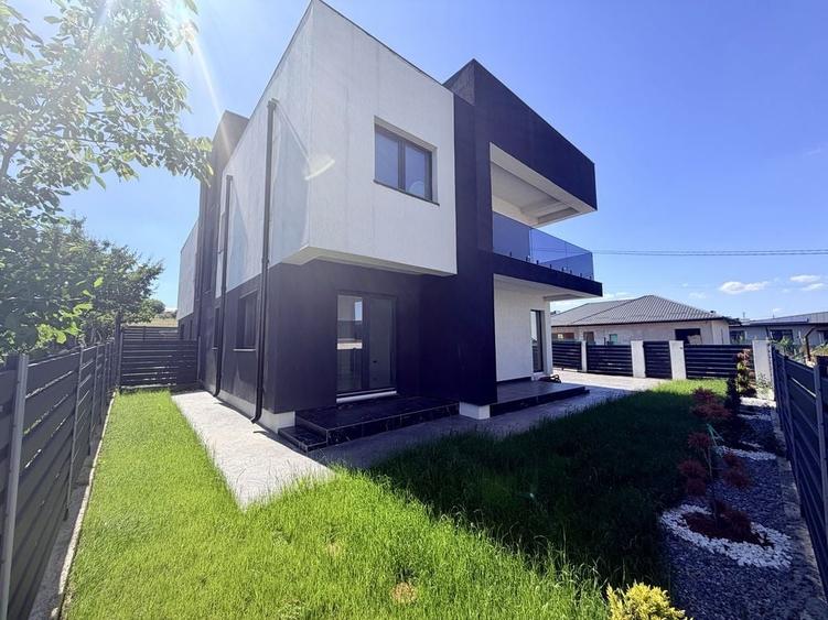 Casă cu 4 camere cu Teren 300 Mp în Rediu