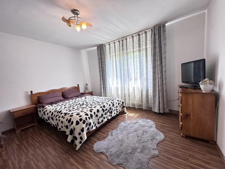 Casă individuală cu 10 camere cu Teren 5164 Mp în Malu cu Flori