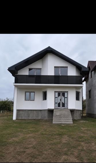 Casă individuală cu 4 camere cu Teren 360 Mp în Câmpenești