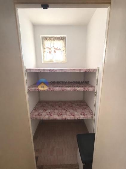 Apartament cu 4 camere semidecomandat în Mărăței