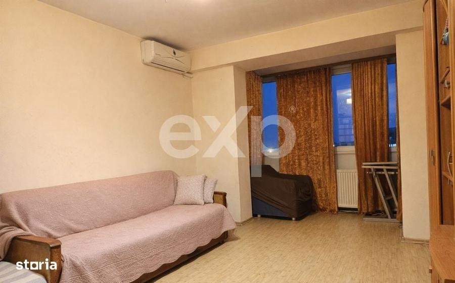 Apartament cu 4 camere semidecomandat în Craiovei