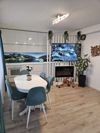 Apartament cu 3 camere semidecomandat în Tractorul