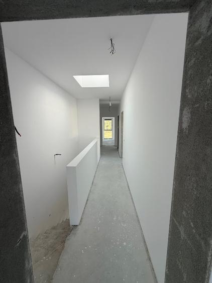 Duplex cu 5 camere cu Canalizare în Dumbrăvița