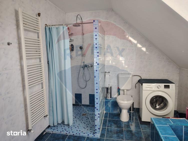 Casă cu 8 camere cu Teren 800 Mp în Central