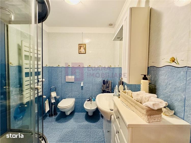 Casă cu 4 camere cu Teren 830 Mp în Roșia