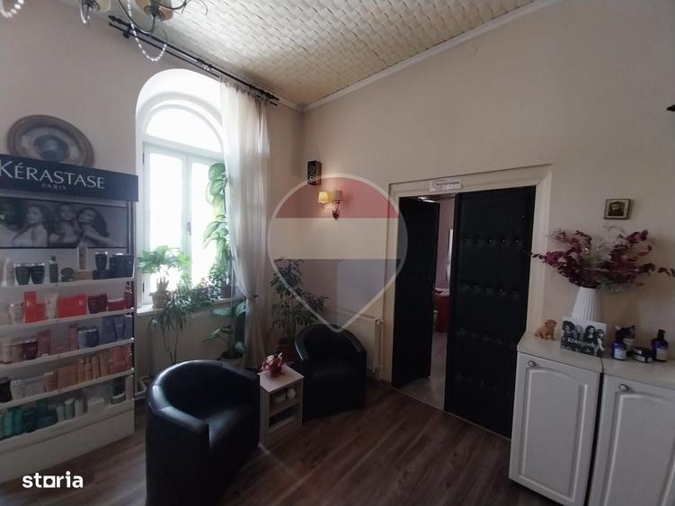Casă cu 4 camere cu Teren 1302 Mp în Central