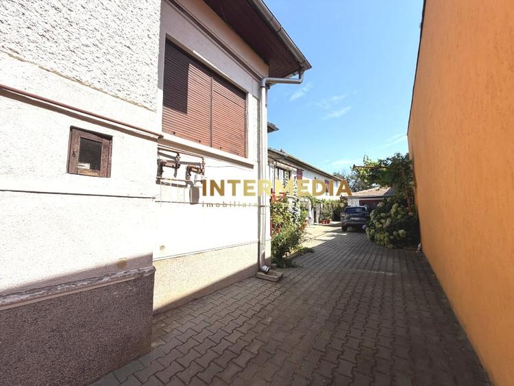 Casă individuală cu 6 camere cu Canalizare în Central