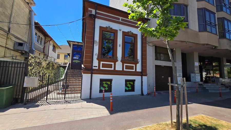 Strada Mircea cel Batran - Casa demisol (58mp)+parter (69mp) /teren 150 mp - 1